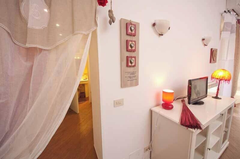 Others 2, Comfortable apartment near the Vatican. Free WiFi, Roma