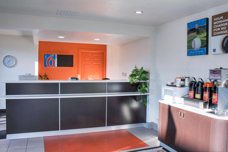 Public Area 3, Motel 6 Bishop, CA, Inyo