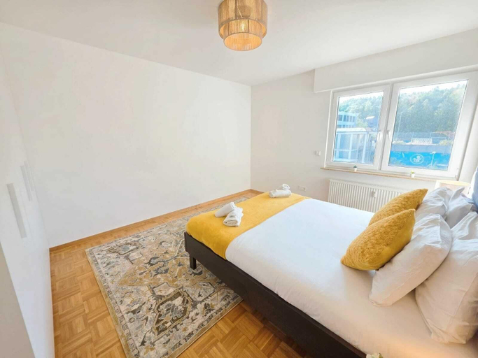 Room 4, Premium 2BR Apartment w balcony&parking, Luxembourg