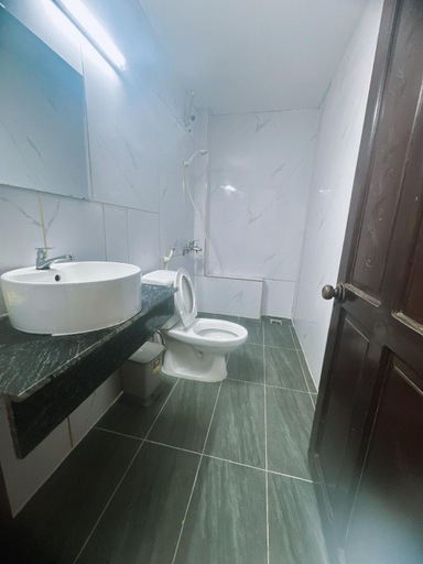 Bathroom 5, Trung Bảo Hotel, District 11
