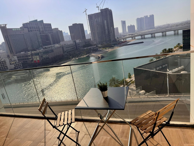 Outdoor dining 3, Vista Tower 1, Abu Dhabi City