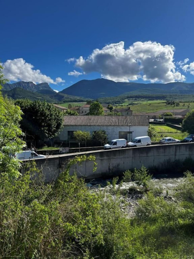 Parking, Oustal de Bourdeaux, Drôme