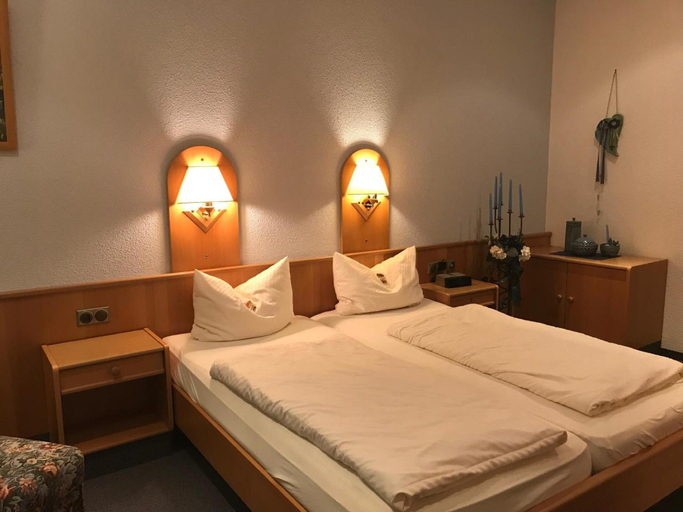 Bedroom 3, Gasthof & Hotel Goldener Hirsch, Bayreuth