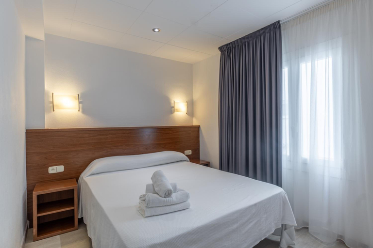 Bedroom 3, Hotel Vela, Girona