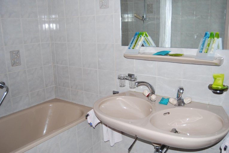 Bathroom 4, Hotel Du Pigne, Hérens