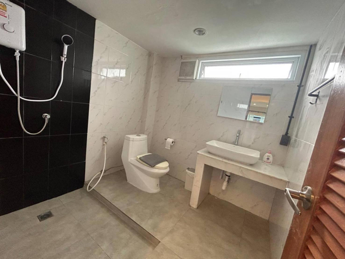 Bathroom 4, Monkey Toe Guesthouse, Muang Chiang Mai