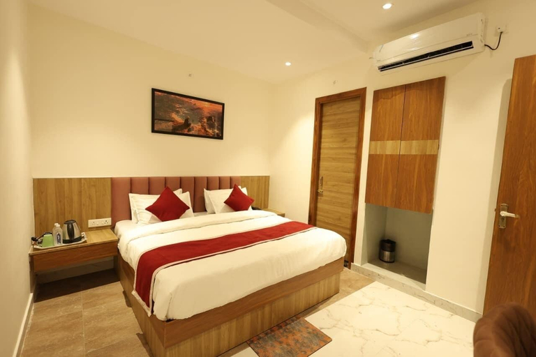 Room 4, Yu Hotel, Kanpur Nagar