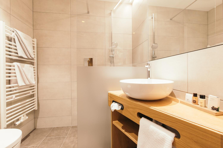 Bathroom 4, Weisseespitze, Landeck
