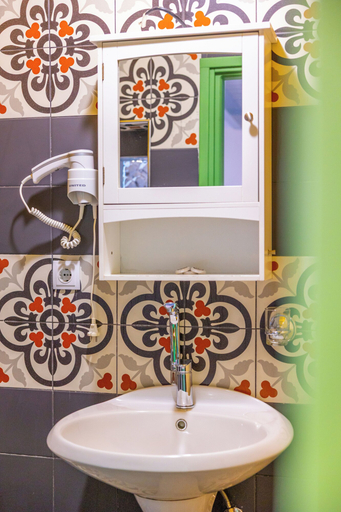 Bathroom 4, Pitini 2 - Seafront - Harbour view, South Aegean