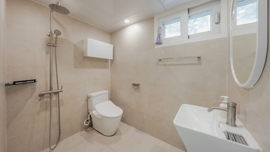 Bathroom 3, Pohang Etoile Poolvilla, Pohang