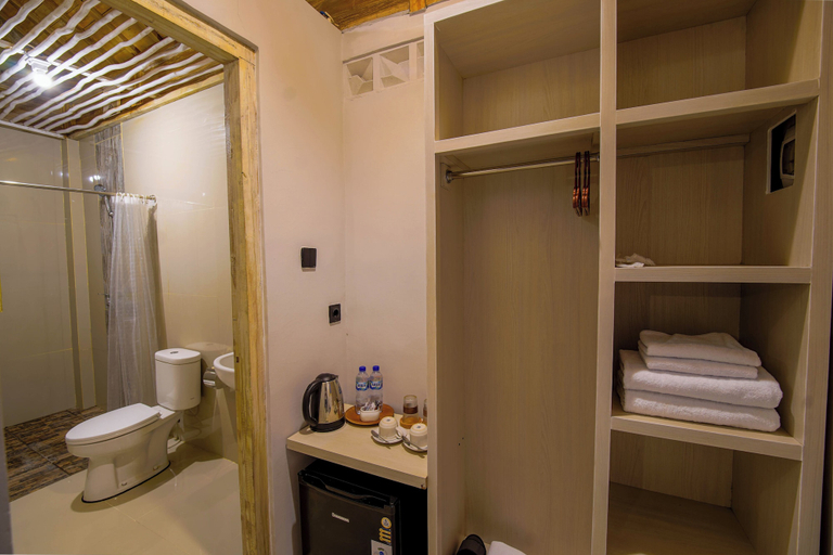 Bathroom 5, Tropical 1BR Villa Bima Ubud w Workdesk, Gianyar