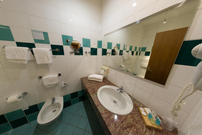 Bathroom 3, Hotel Tessarin, Rovigo