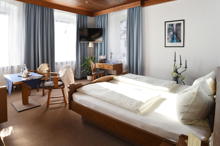 Bedroom 4, Gasthof & Hotel Goldener Hirsch, Bayreuth