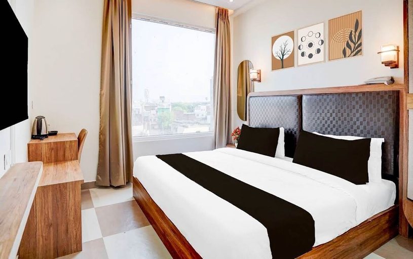 Room 4, Hotel Arya Luxury, Varanasi