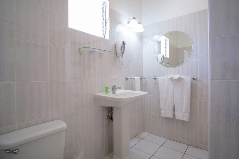 Bathroom 4, Hibiscus Lodge Hotel