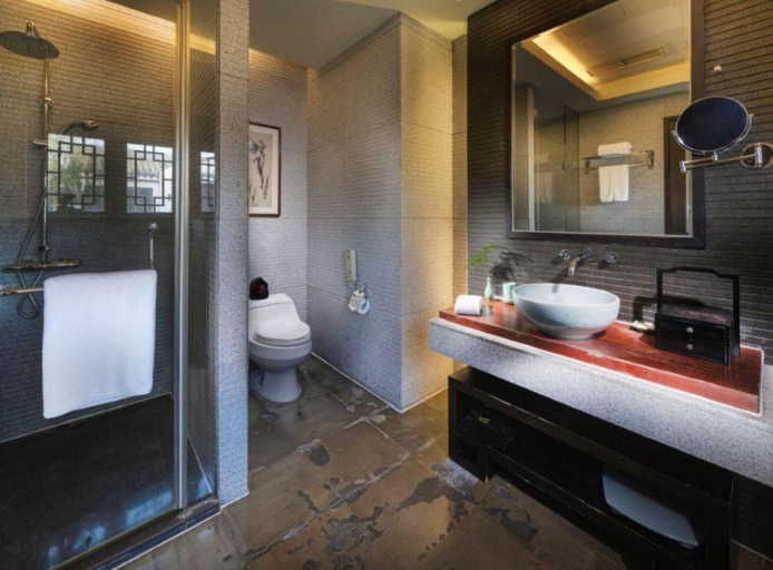 Bathroom 5, Dayu Kaiyuan, Shaoxing