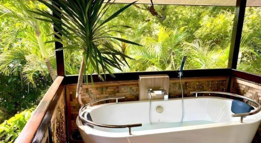 Bathroom 4, Club Serena Resort, Moalboal