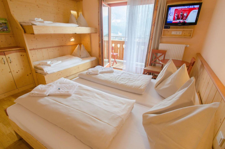 Bedroom 2, JUFA Hotel Gitschtal, Hermagor