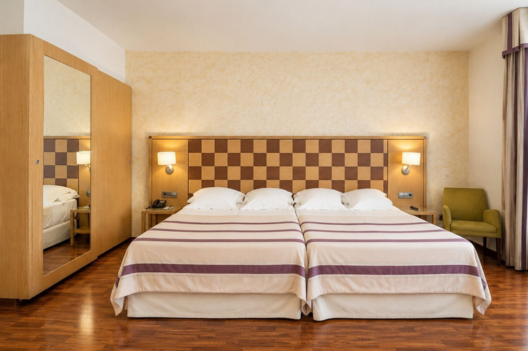 Bedroom 2, Duran Hotel & Restaurant, Girona