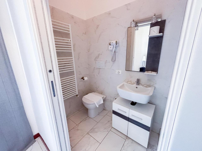 Bathroom 3, VillaGioveRooms, Prato