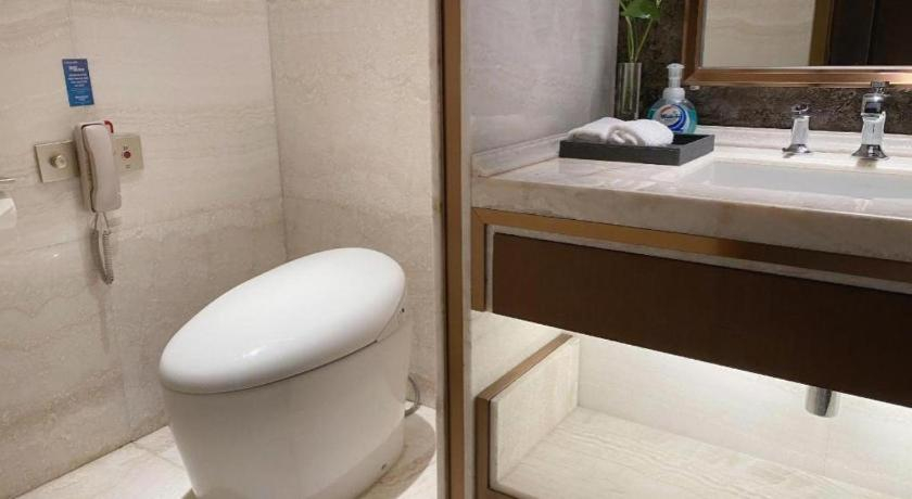 Bathroom 3, Qingdao Hualan Hotel, Qingdao