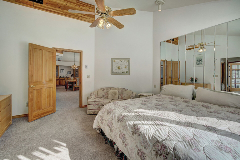 Bedroom 2, Evans Mountain Lodge, Summit