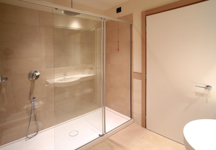 Bathroom 3, Galvani, Verona