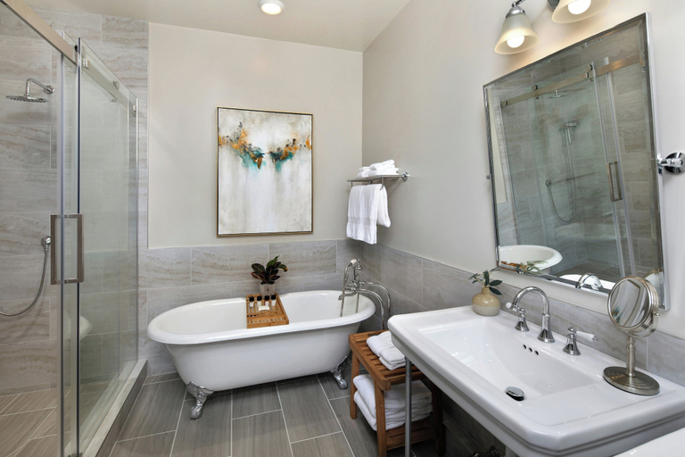 Bathroom 5, Hotel Winters, Yolo