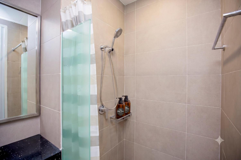 Bathroom 5, Tropicana 218: Spacious Luxury 3BR 3car park 11pax, Pulau Penang