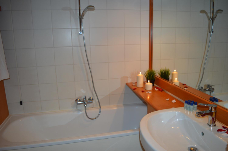 Bathroom 4, Residence Il Vigo di Marilleva, Trento