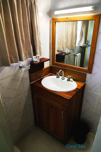 Bathroom, Huon Gulf Hotel, Lae