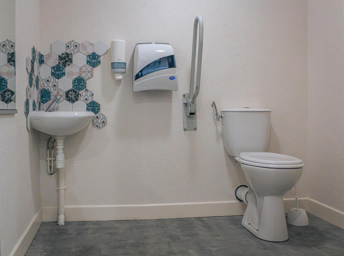 Bathroom 5, Premiere Classe Rodez, Aveyron