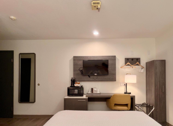 Bedroom 3, Ramada Limited & Suites Bloomington, McLean