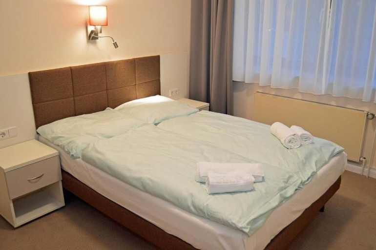 Bedroom 3, G&H Hotel Rosengarten, Harburg