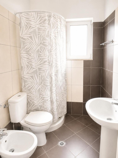 Bathroom 4, Ideal Holiday Apartments, Sarandës