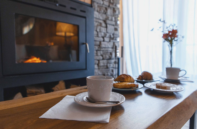 Food & Drinks 5, El Refugio Ski & Summer Lodge, Lacar