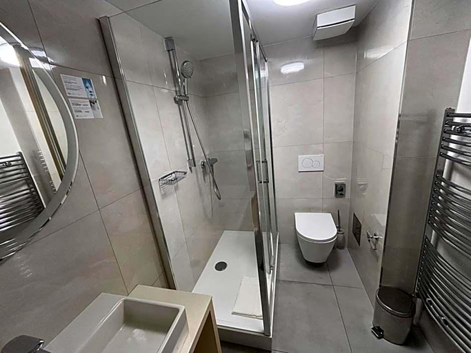 Bathroom 3, The Golden Wheel, Praha 6
