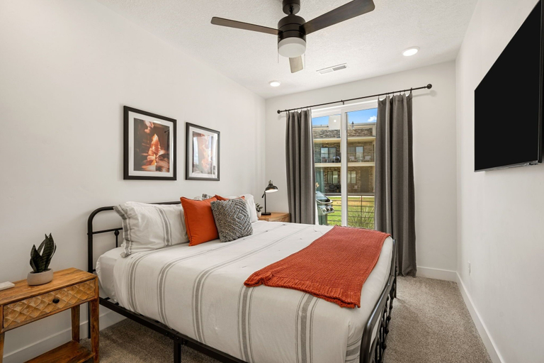Bedroom 3, Red Rock Oasis #93 by RedAwning, Washington