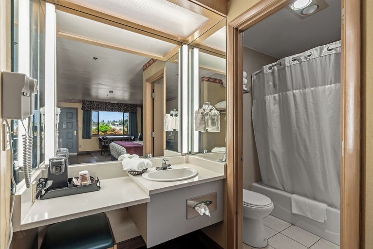 Bathroom 4, Americas Best Value Inn Phoenix Medford, Jackson