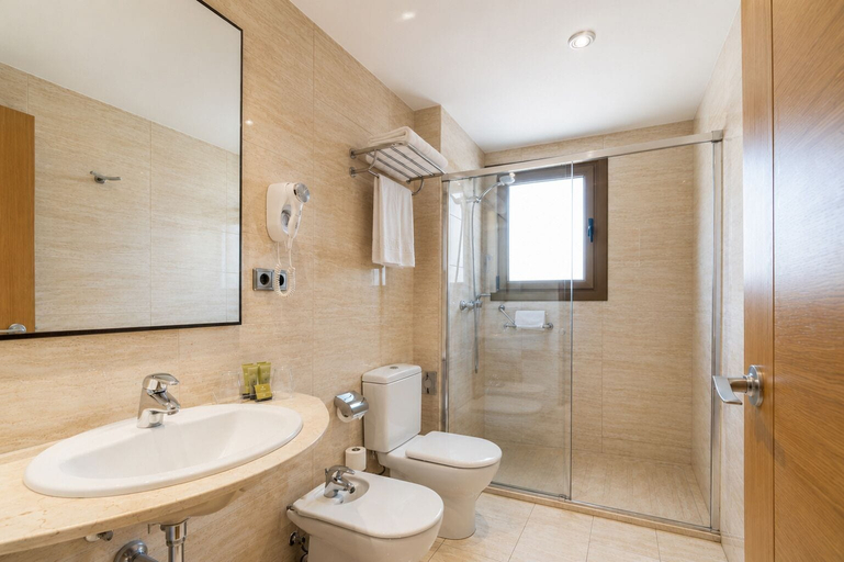 Bathroom 4, Duran Hotel & Restaurant, Girona