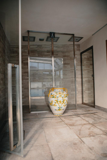 Bathroom 5, Halykos, Agrigento