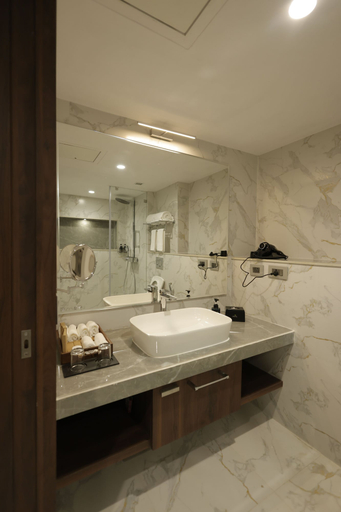 Bathroom 4, Empires Luxe, Puri