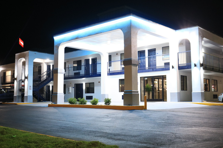 Exterior & Views 2, Clarion Pointe, Rutherford