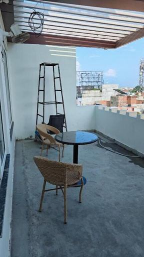 Outdoor dining, Hotel Arya Luxury, Varanasi
