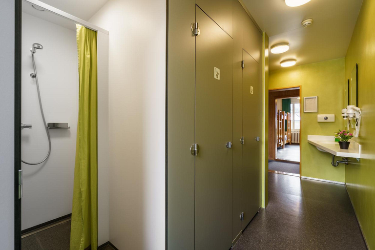 Bathroom, Backpackers Villa Sonnenhof Hostel, Interlaken