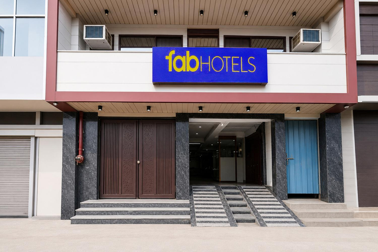 Entrance 5, Fabhotel Snereya, Delhi