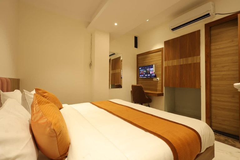 Room 2, Yu Hotel, Kanpur Nagar