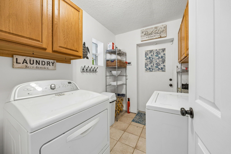 Interior 3, Saltwater & Sunshine Retreat 2 Bedroom Home, Nassau