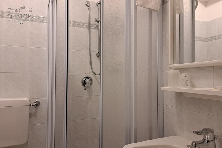Bathroom 3, Albergo Ristorante Sciatori, Modena