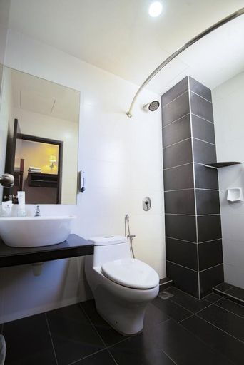 Bathroom 4, Terra Nova Hotel, Malacca City